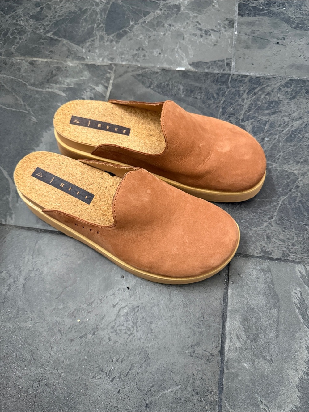 Reef Women's Vista Skye Clogs in Tan Suede SZ 10